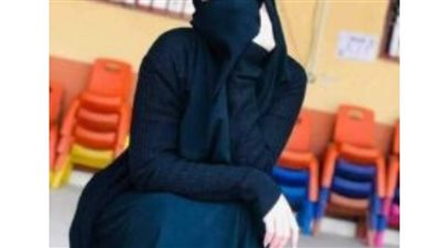 امرأة صالحة رزقت طفلين