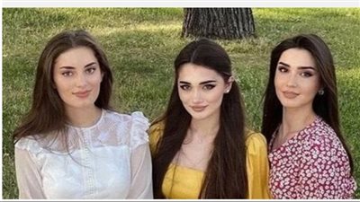 رجل تزوج ثلاث فتيات 