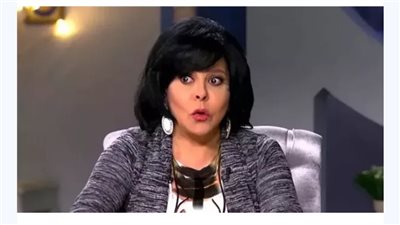 انهار واعترف لاسعاد يونس بكل شيء.. فنان شهير اعتبروه بنت في طفولته من شدة جماله ولم يتزوج حتى عمر 55 عام!