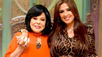  ملاحظة غريبة في ملابس ياسمين عبد العزيز مع إسعاد يونس.. ما هي؟