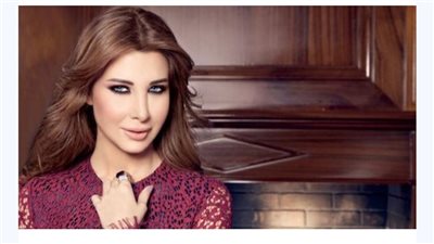 شاهد موقف مخزي ومخجل للفنانة نانسي عجرم في احد حفلاتها والجمهور في صدمة!!