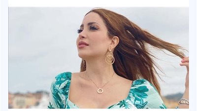 الفنانة نسرين طافش تتجاوز حدود الجرأة بمراحل وتطلب من المتابعين طلب