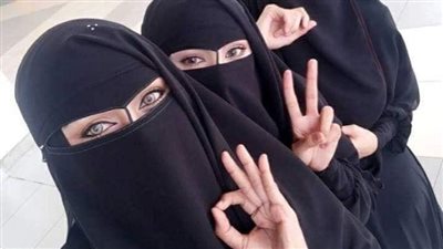 الام وزوجات الابناء