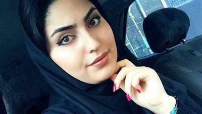انا وامي واخواتي انا عندي ٢٥ سنه