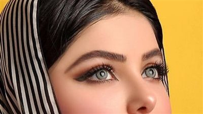 كنت قاعده في بيتنا وبقلب في التليفزيون