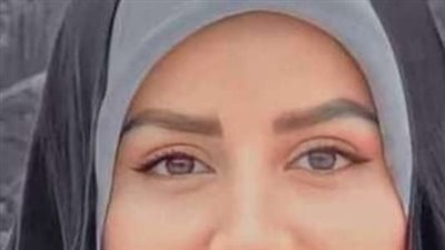 كنت بكشف على مراتي في يوم عند دكتور عظام