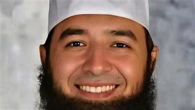 نجم غنائي صاعد إلى داعية تهدي ابتسامته القلوب حكاية الشيخ محمود المصري