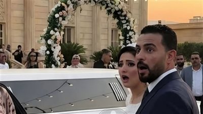زوجته السابقة حضرت زفافه لكن ما فعلته جعل الجميع يصفق لها