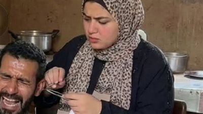 الفتاة التي أنقذت زوجها الأصم… وما أخرجته من أذنه غيّر حياتهما إلى الأبد